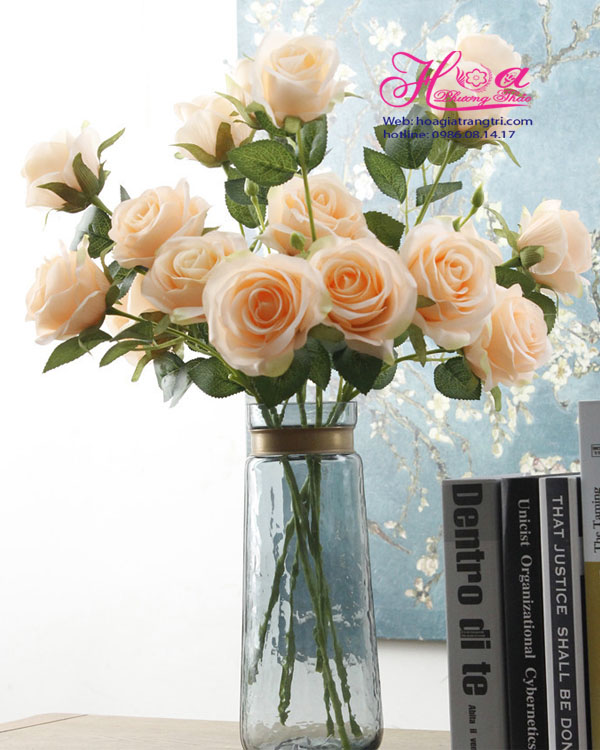 Hoa giả trang trí đẹp cho không gian làm việc của bạn