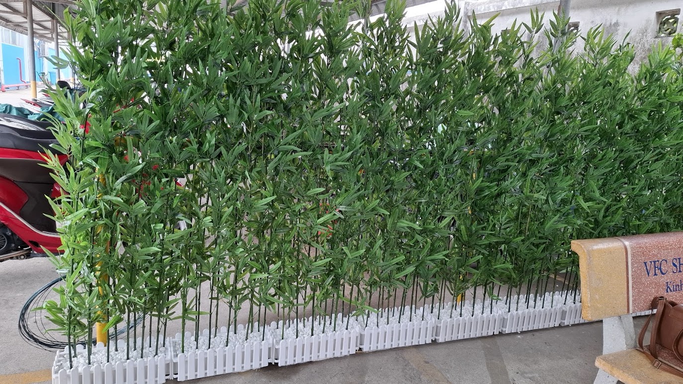 Trúc quân tử giả cao cấp trang trí văn phòng - Sản xuất và phân phối bởi Hoa Lụa Phương Thảo Cây trúc quân tử giả trong chậu sỏi trắng, thiết kế vách ngăn decor hiện đại