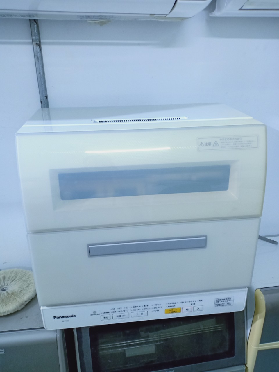 Máy rửa bát Panasonic NP-TR8 mặt kính sang đẹp