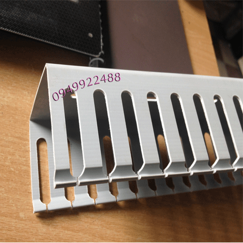 Máng nhựa răng lược 40x40