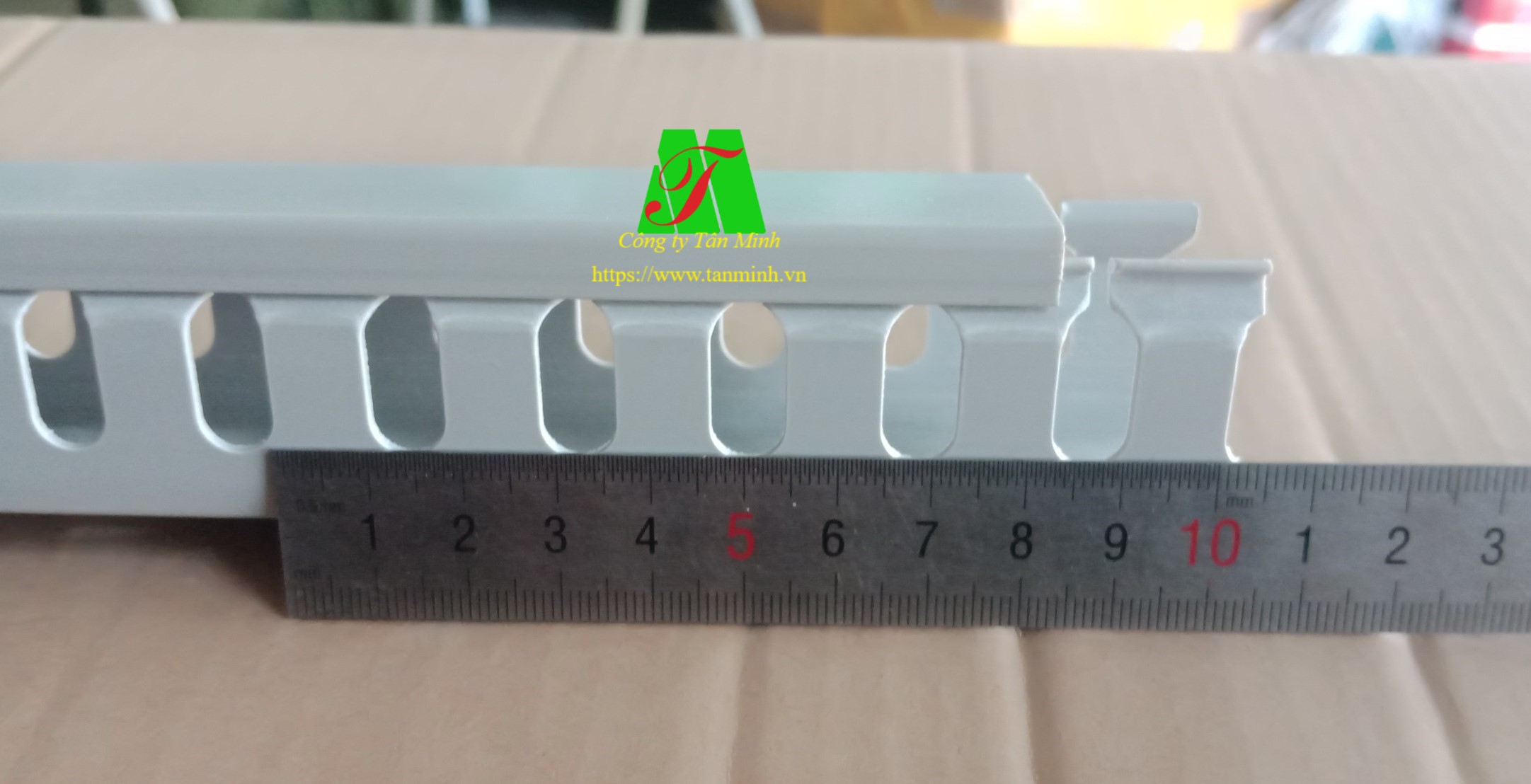 Máng nhựa răng cưa 33x33