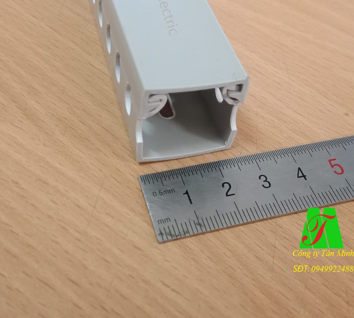 Máng nhựa răng lược Taiphaco 25x25