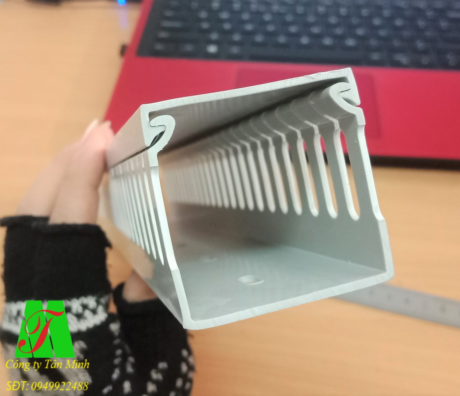 Máng nhựa răng lược 45x45mm