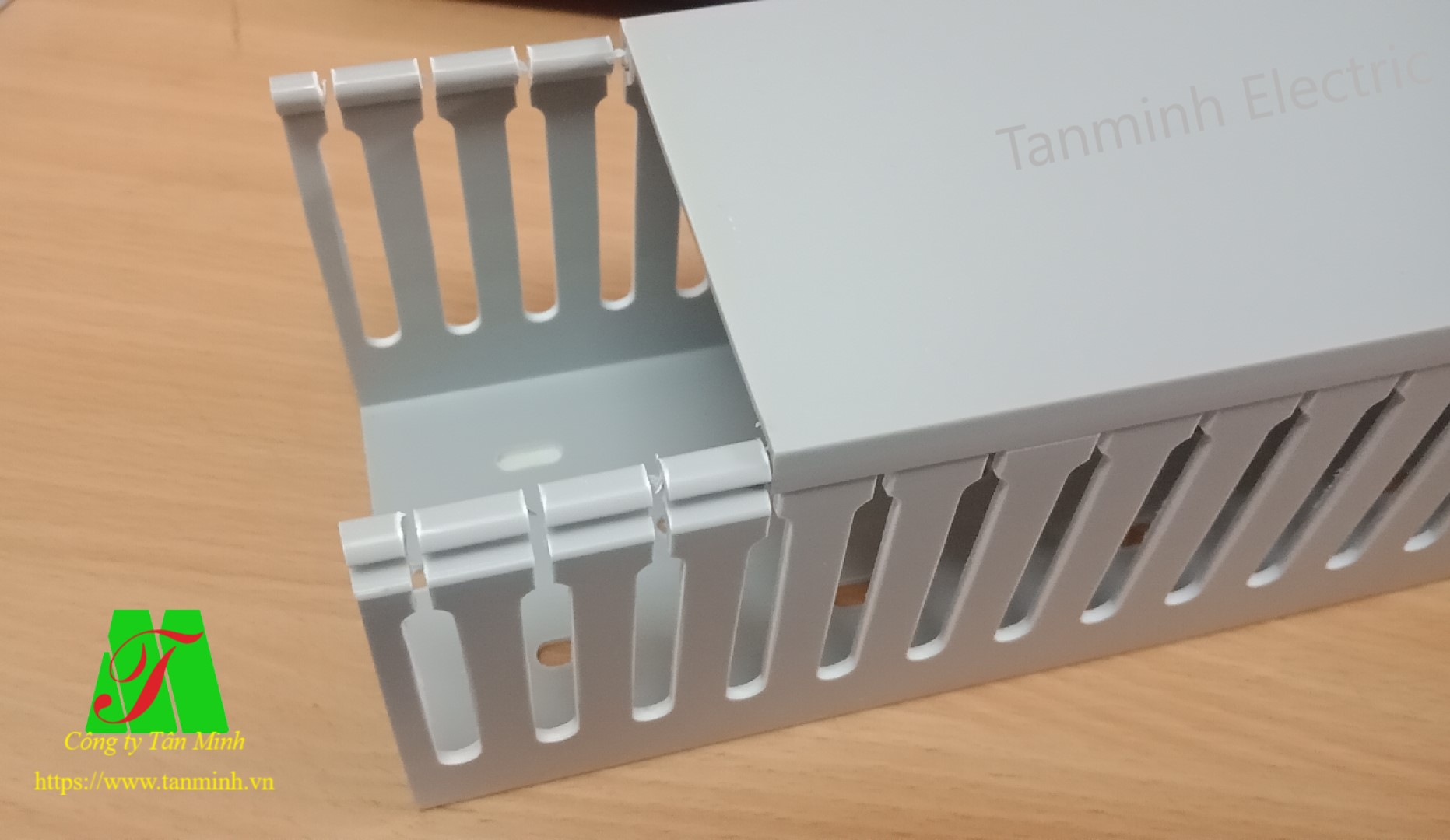 Máng nhựa răng lược Tanminh Electric 80x80mm