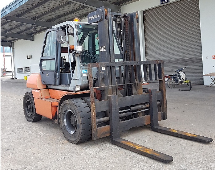 Xe Nâng Toyota 7 Tấn Dịch Càng