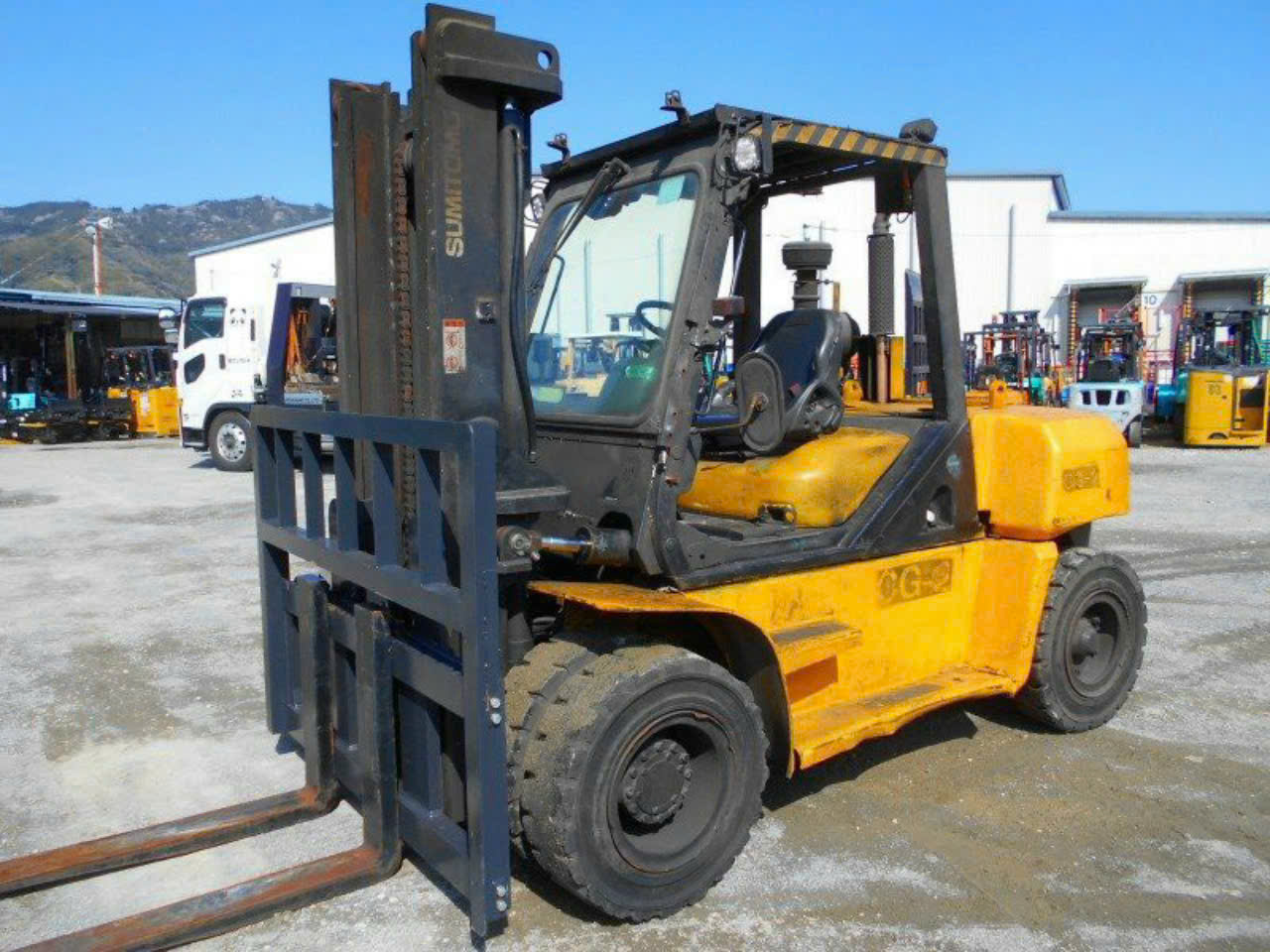 xe nâng cũ 7 tấn