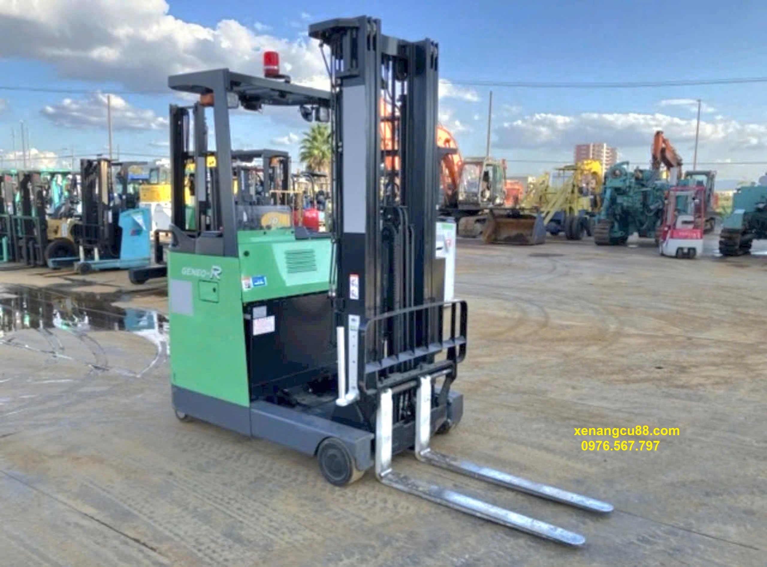 xe nâng điện đứng lái 1,5 tấn chui công 5,5 mét
