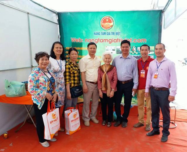 Nâng tầm giá trị Việt triển khai đưa sản phẩm rau củ quả sạch trực tiếp đến gần hơn với người tiêu dùng thông qua Hội chợ hàng hóa tại huyện Phúc Thọ, Hà Nội.
