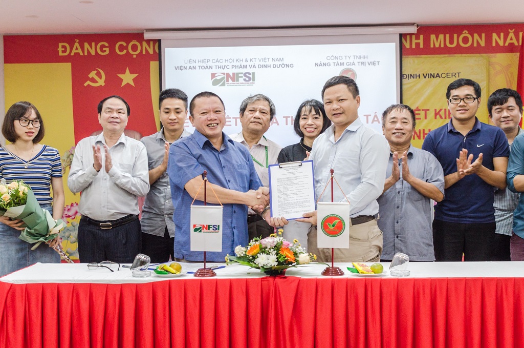 Ký kết hợp tác phát triển Nông nghiệp hữu cơ - Công nghệ cao - Sinh thái giữa công ty Nâng tầm Giá trị Việt với Viện an toàn thực phẩm và dinh dưỡng