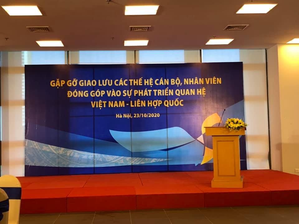 tiec-gap-go-giao-luu-cac-the-he-can-bo-nhan-vien