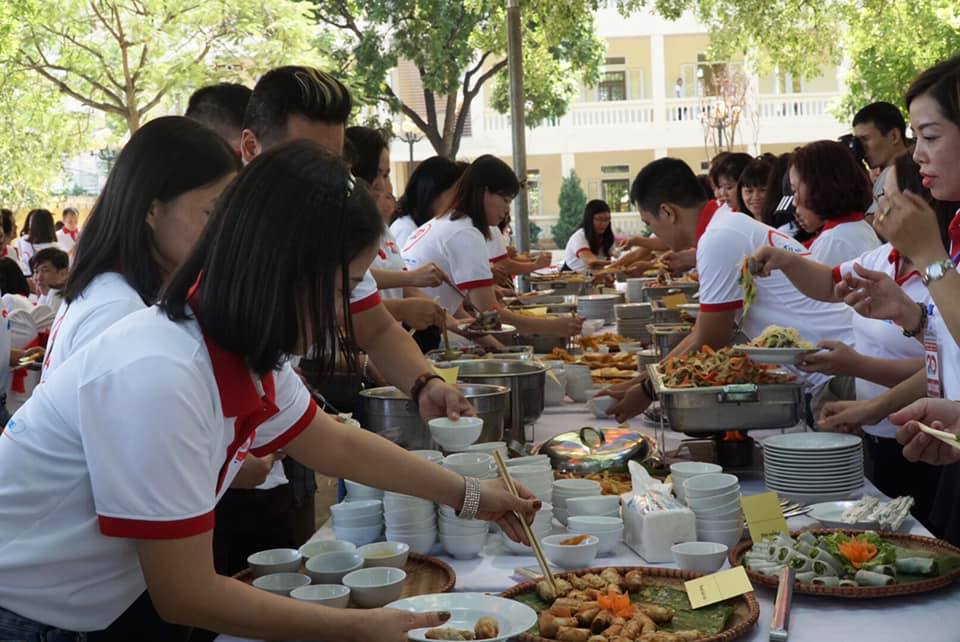 sao-mai-phuc-vu-tiec-ki-niem-ngay-ra-truong