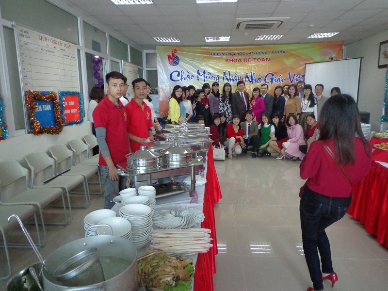 tiec-buffet-ki-niem-ngay-nha-giao-viet-nam-20-11-2014-khoa-ke-toan-truong-dai-ho