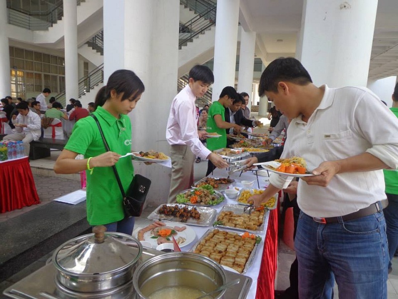 tiec-buffet-ki-niem-20-11-2013-cua-dai-hoc-xay-dung