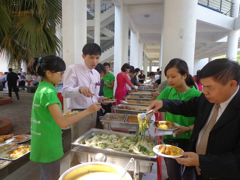 dieu-can-biet-ve-van-hoa-tiec-buffet-va-cach-thuong-thuc