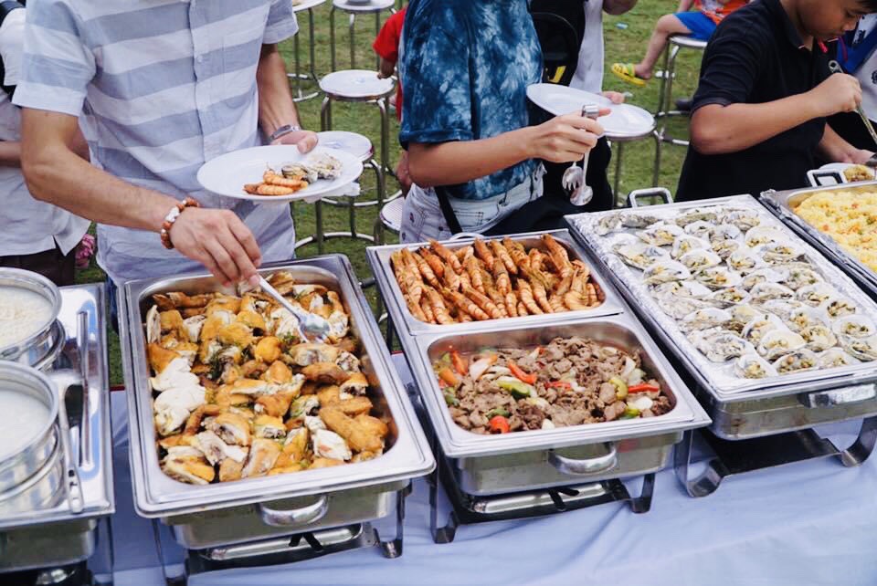 cách ăn tiệc buffet