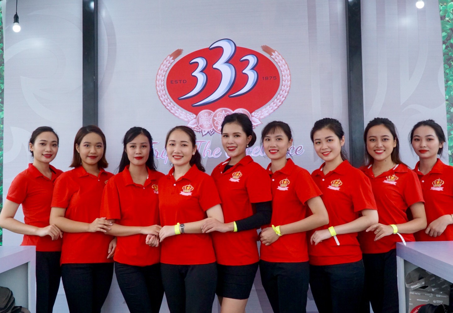 Đội ngũ phục vụ