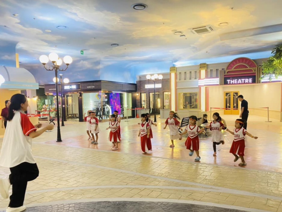 Vietbeton thi công bê tông áp khuôn cho KidZania Hà Nội.