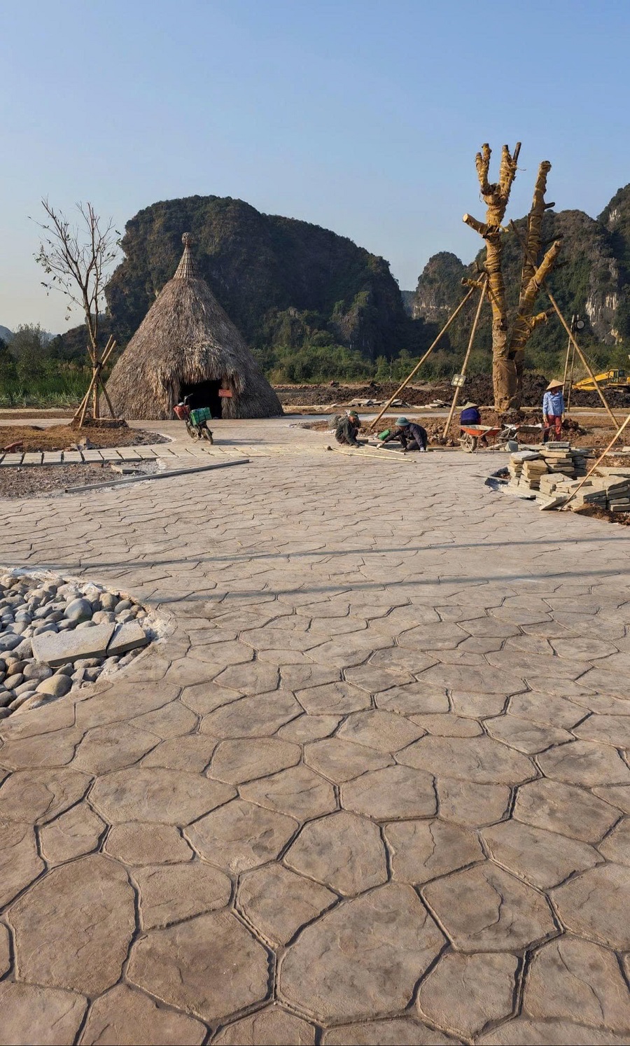 Bề mặt bê tông sau khi áp khuôn hoàn thiện với hoạ tiết mô phỏng đá tự nhiên