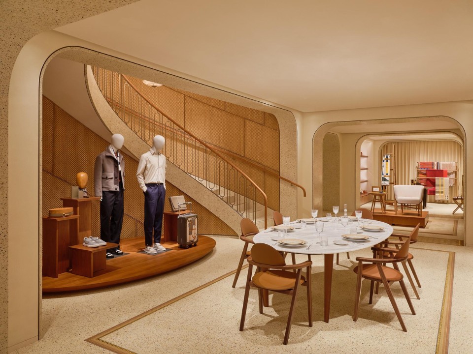 Sàn terrazzo khổ lớn tại 24 Tràng Tiền, Hoàn Kiếm (Ảnh: HERMÈS TRÀNG TIỀN - Thi công sàn terrazzo silicate bởi nghệ nhân Nguyễn Khắc Bắc)