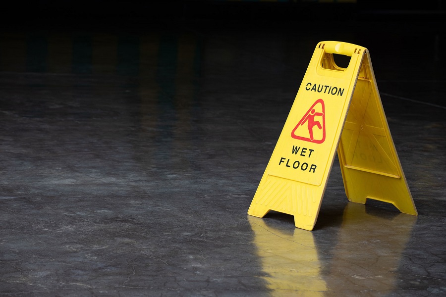 Sàn bê tông mài có thể bị trơn trượt khi ướt (Ảnh sưu tầm)