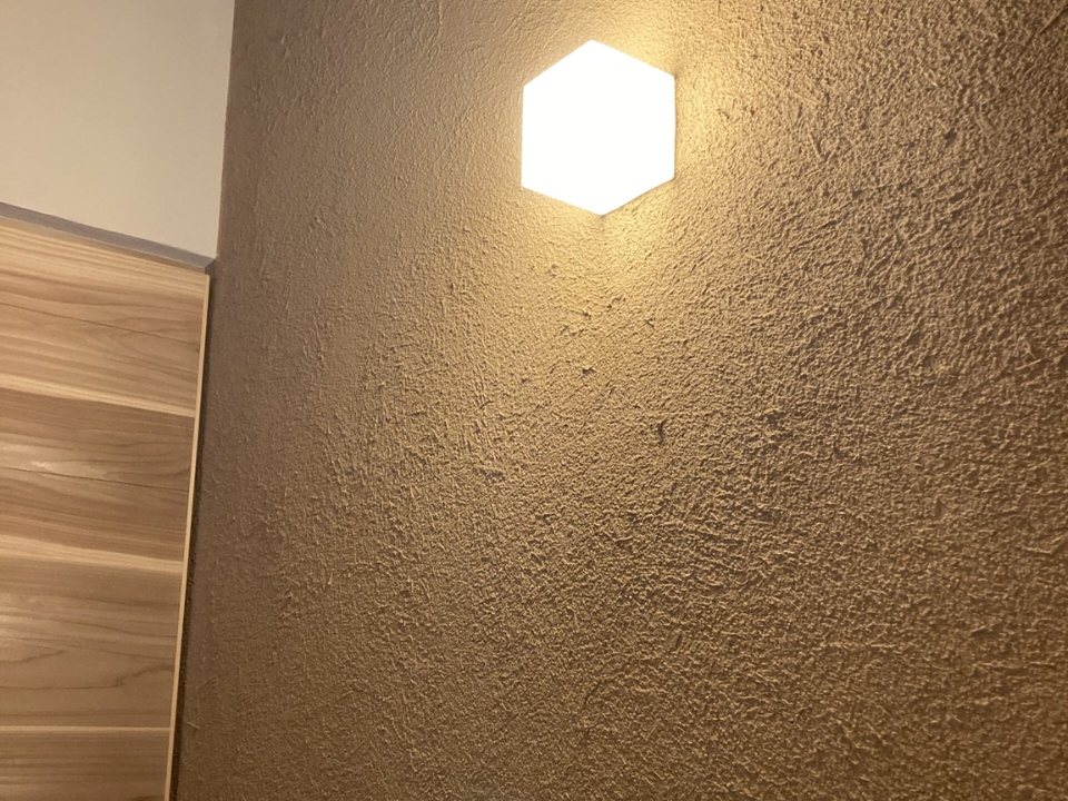 Nhiệt độ màu có thể ảnh hưởng tới màu tường vữa đất (Ảnh sưu tầm)