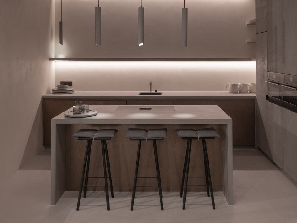 Không gian bếp được hoàn thiện bằng vật liệu microcement (Ảnh sưu tầm)