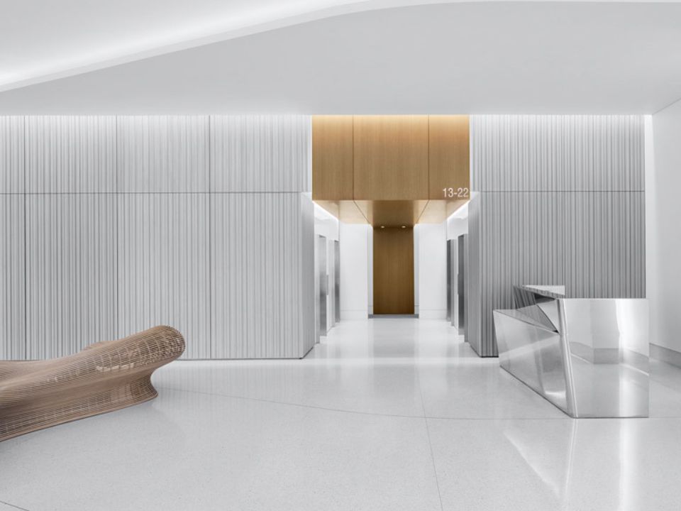 Phủ Sealer giúp bảo về bề mặt sàn terrazzo hiệu quả (Ảnh sưu tầm)