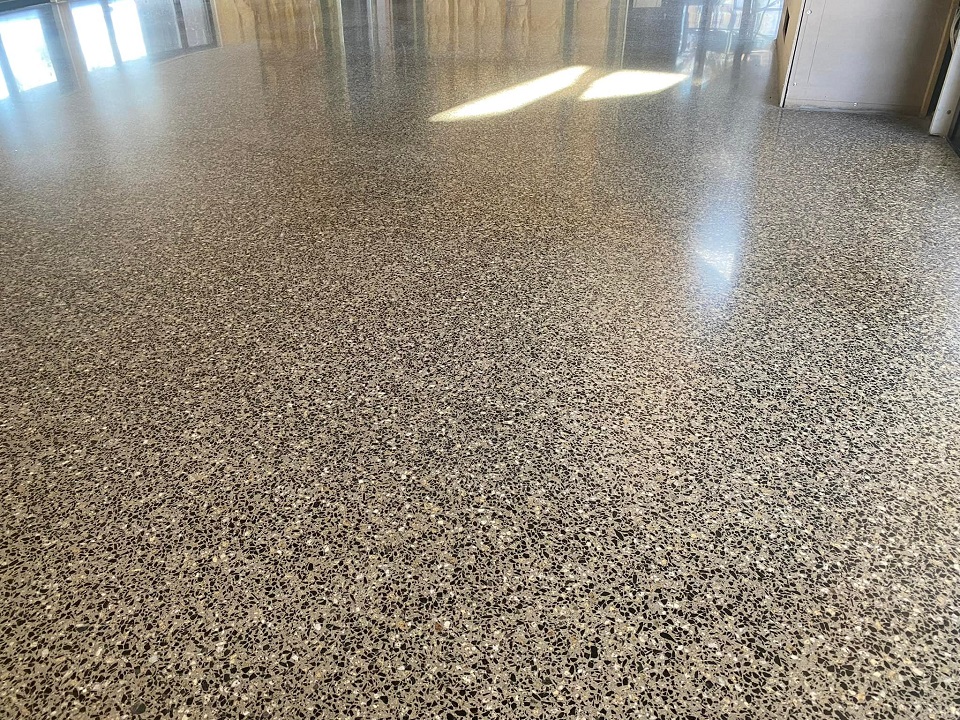 Phủ bảo vệ sản phẩm trước khi nghiệm thu và bàn giao cho khách hàng.