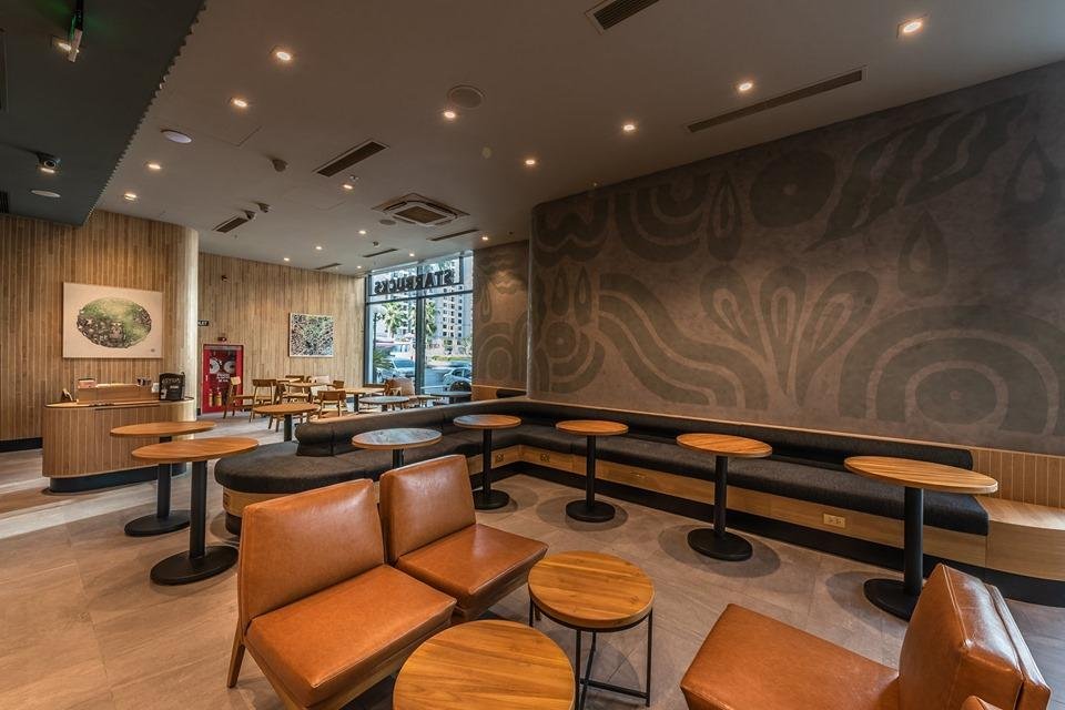 Vietbeton thi công hạng mục tường hiệu ứng bê tông cho dự án StarBucks tại Times City, Hà Nội.