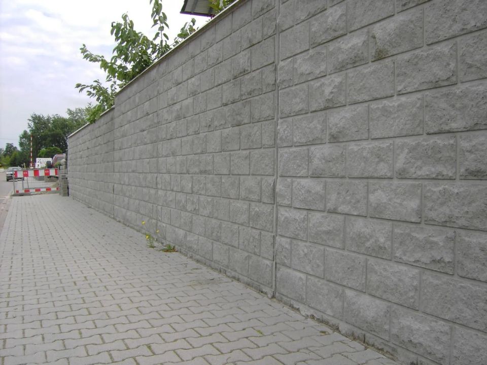Tường bê tông áp khuôn mô phỏng bề mặt gạch (Ảnh sưu tầm)