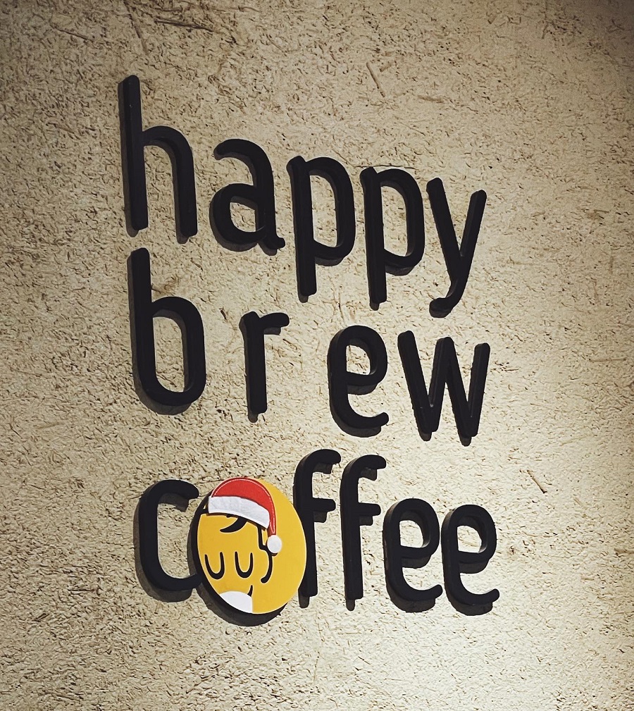 Tường đất mix rơm, vỏ trấu tại Happy Brew Coffee (Ảnh Happy Brew Coffee)