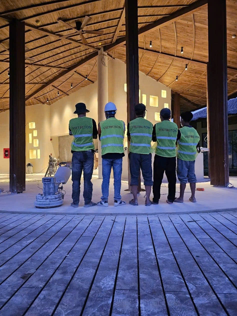 Đội ngũ Vietbeton tại dự án Namia River Retreat