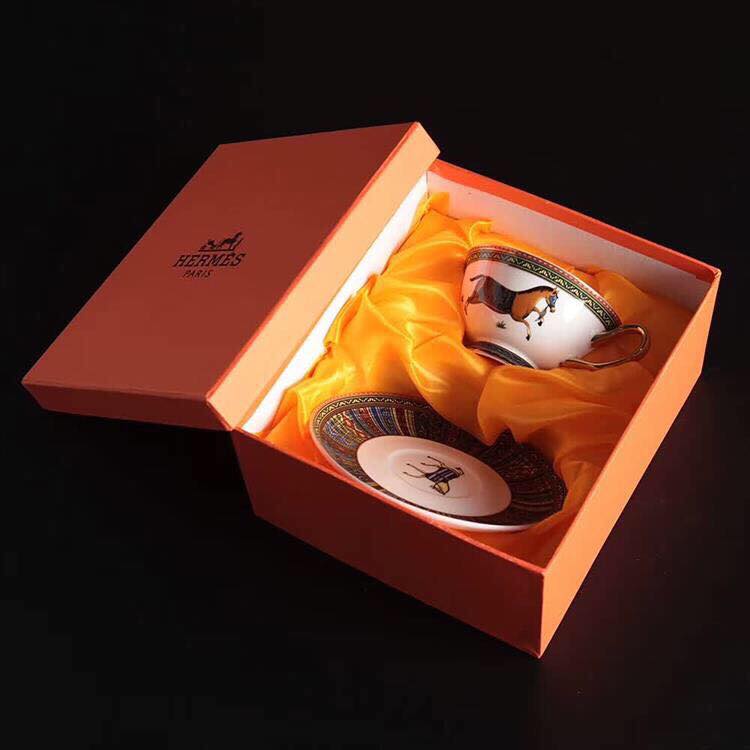 set gồm 1 tách và 1 dĩa