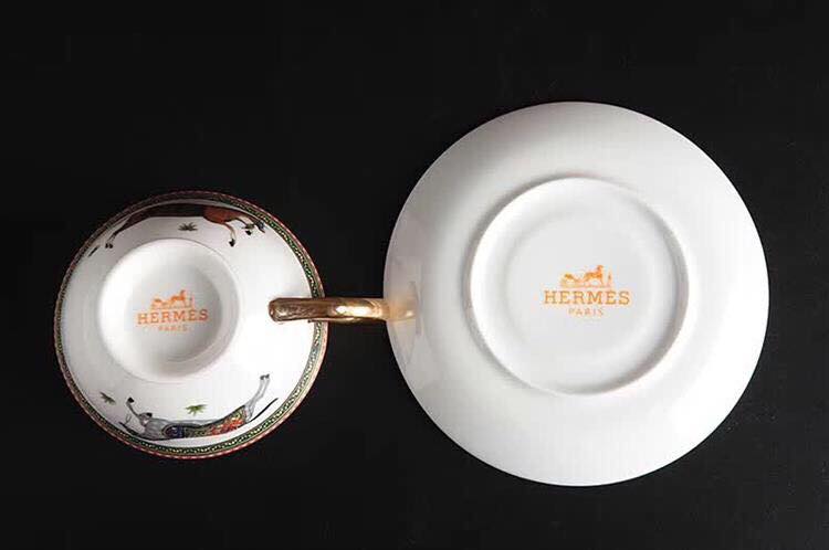set gồm 1 tách và 1 dĩa