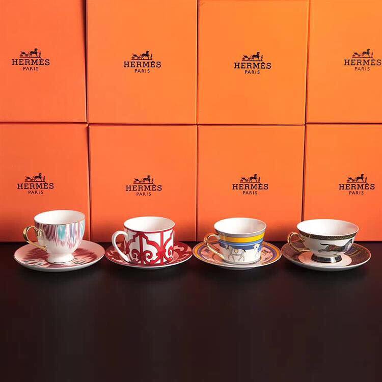set gồm 1 tách và 1 dĩa