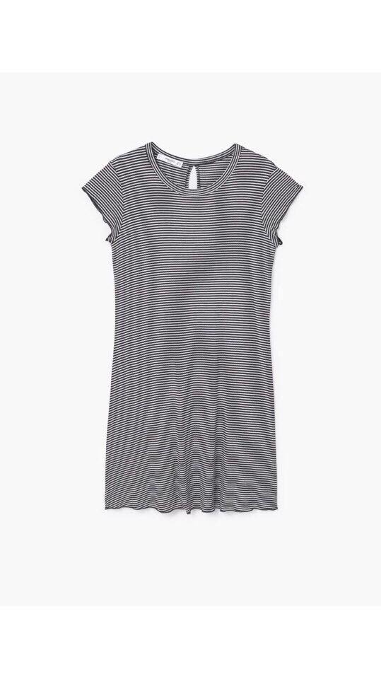 Đầm sọc ngang dáng oversize