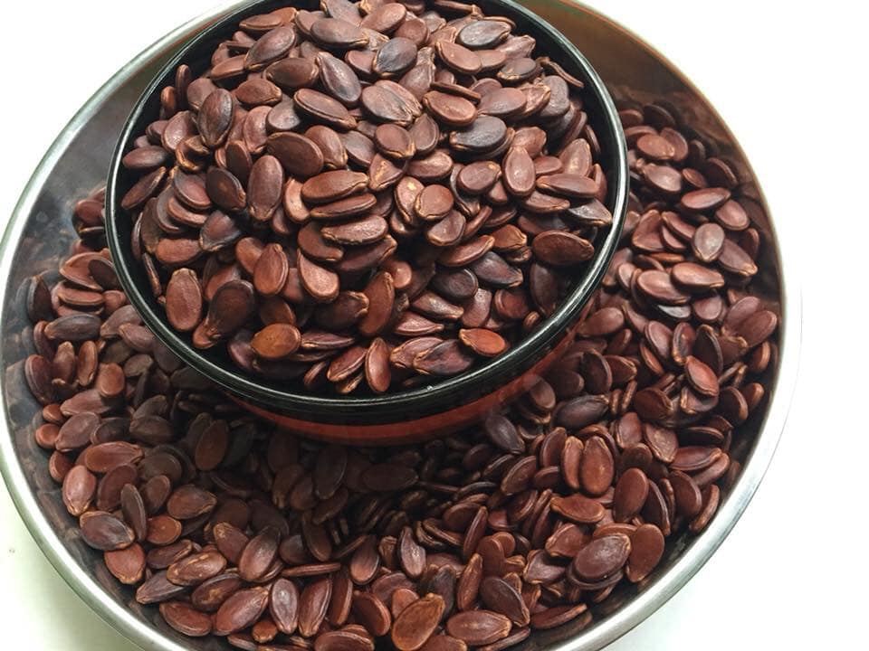 Hạt dưa rang tay.