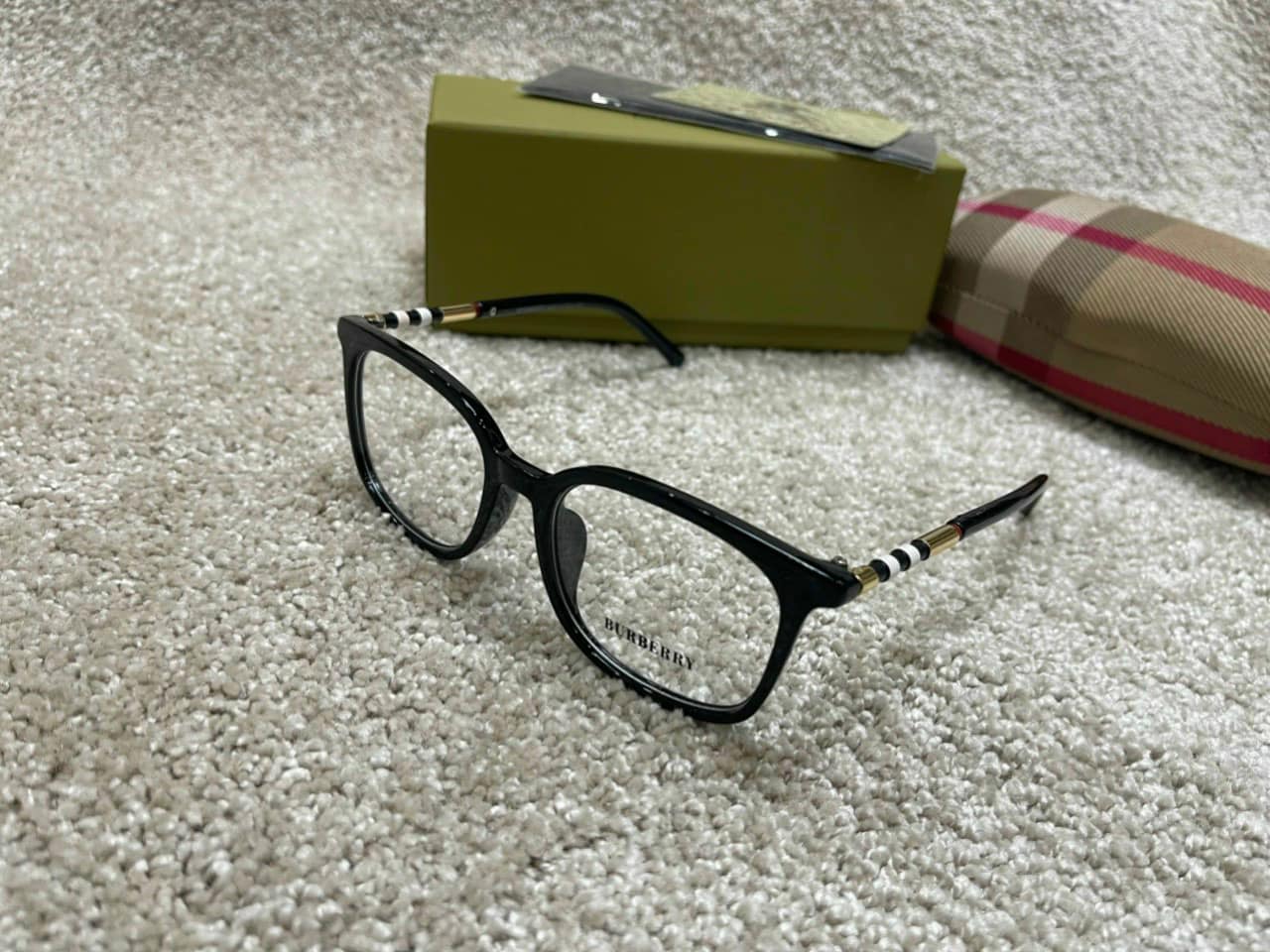 KIẾNG BURBERRY Unisex