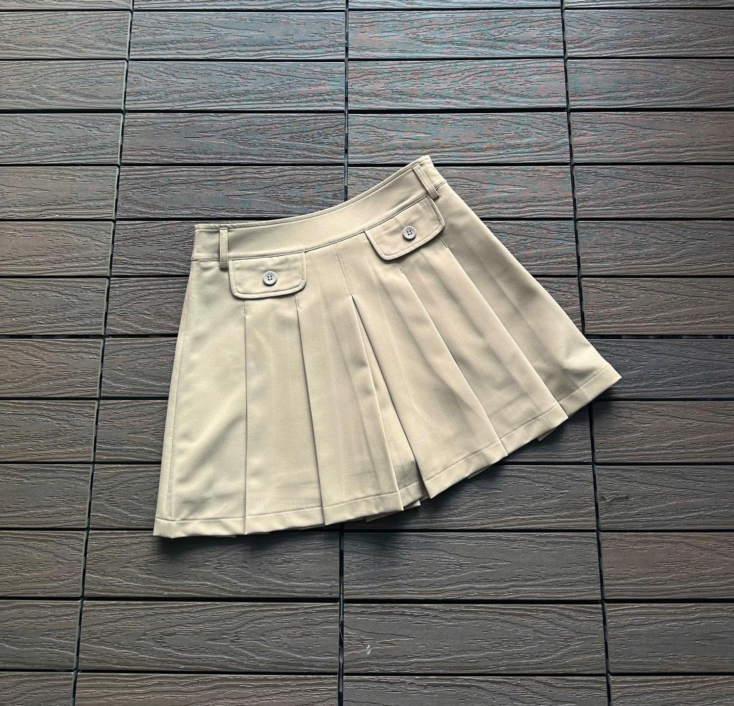 Suess skort ( chân váy có quần bên trong)