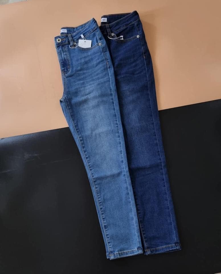 Jean ZR 9t căn bản lưng cao ngang rốn.