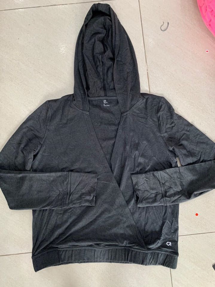 Áo hoodies dòng thể thao, chất mỏng