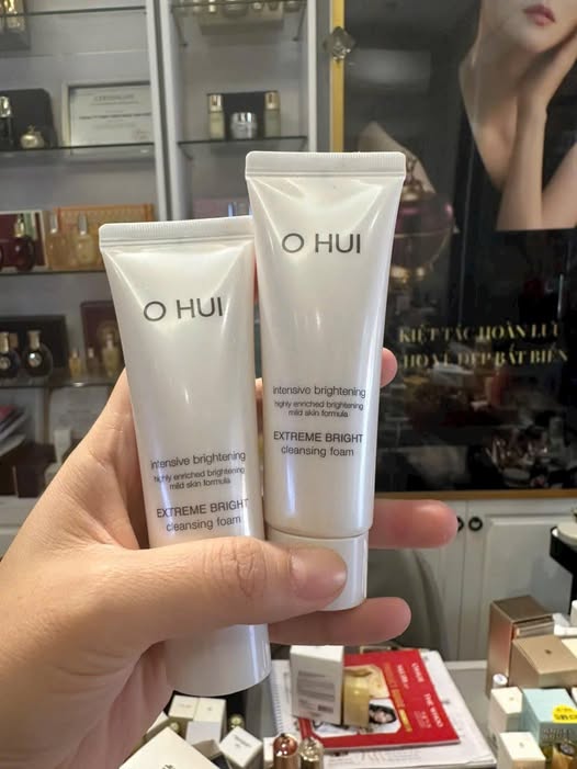 Sữa rửa mặt trắng da ohui mini 40ml: 139k tuýp