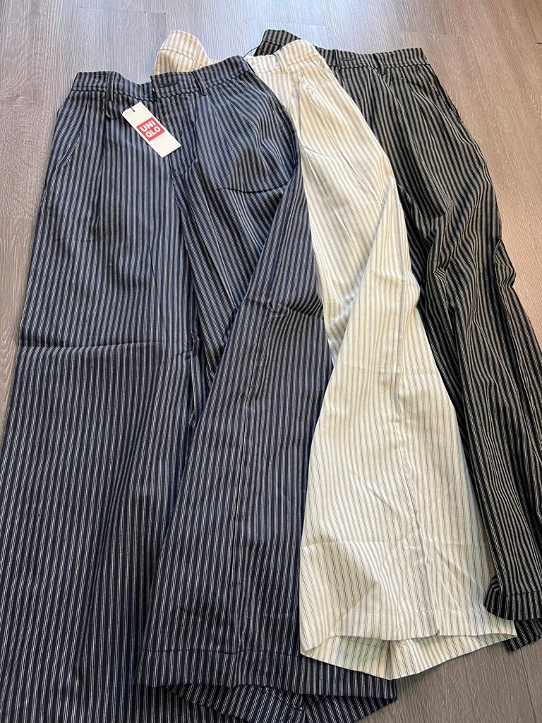 Quần UNIQLO ống rộng kẻ sọc