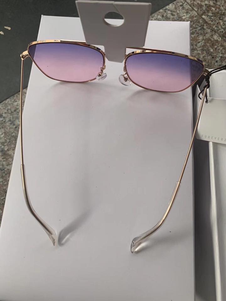 Kính F21 xịn hàng auth