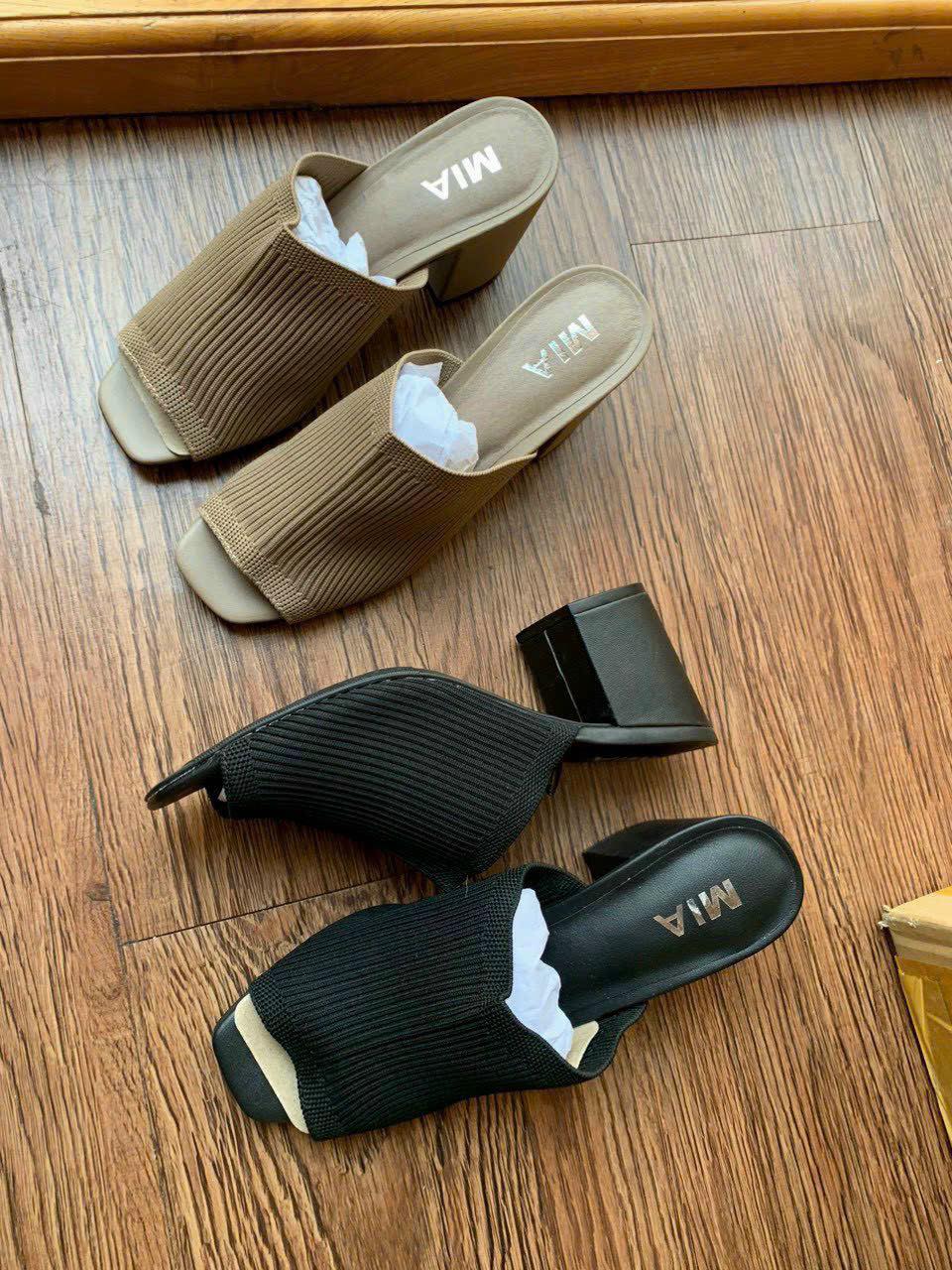 Guốc Mia dư xịn. Đế vuông chắc chắn