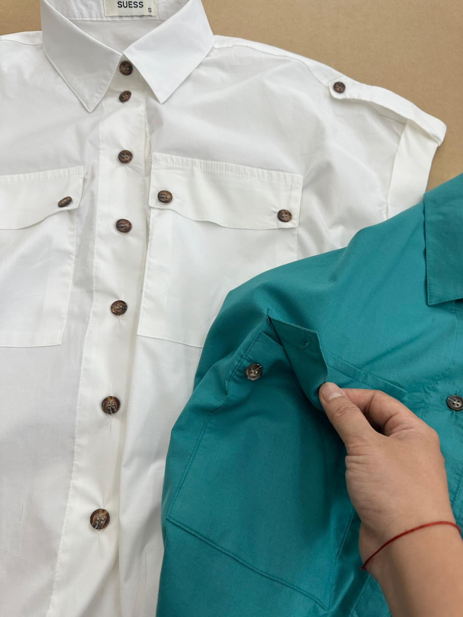Short sleeves tops.