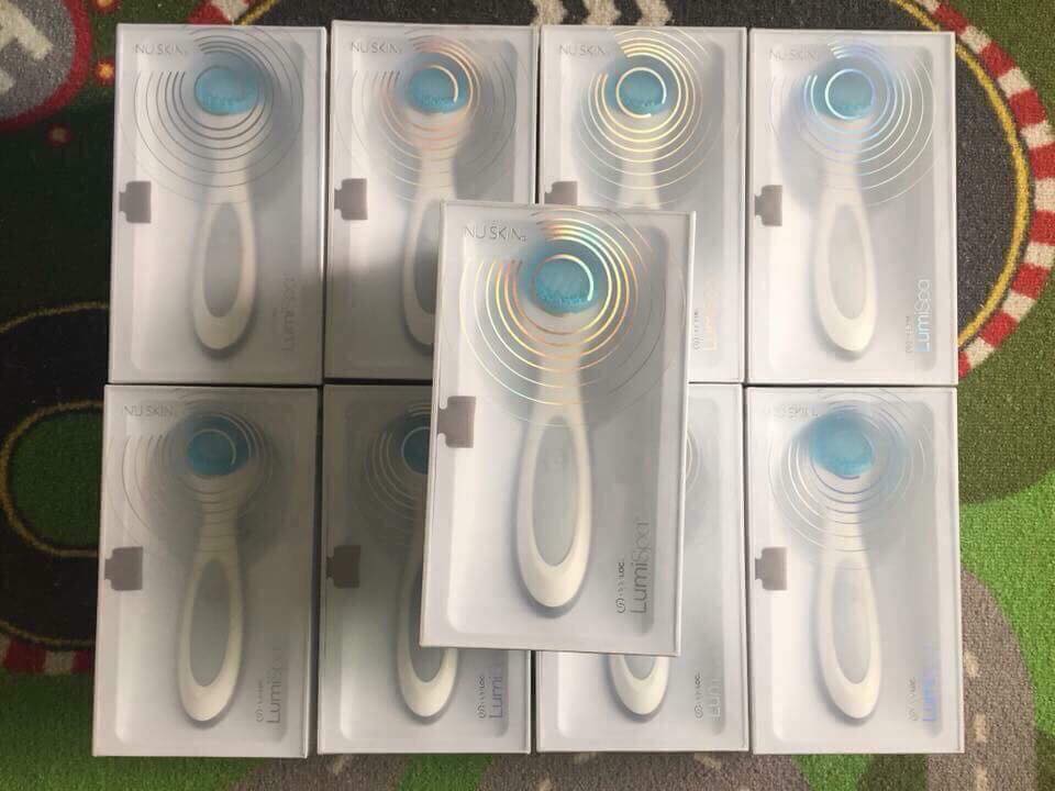 Máy rửa mặt kèm 1 tuýp sữa rửa mặt chống lão hoá