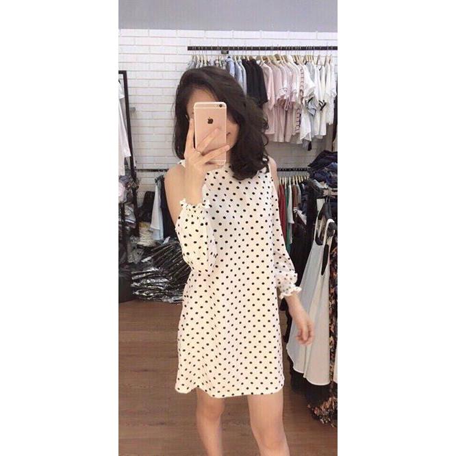 đầm rớt vai tay lỡ chấm bi