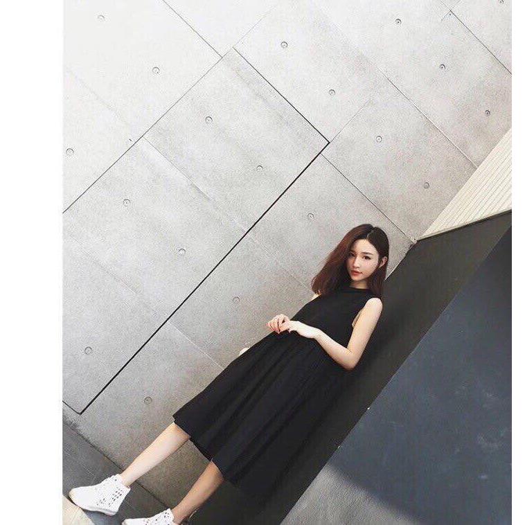 Đầm đen cổ petepan dáng oversize