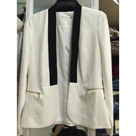 Vest trắng cổ viền đen CK xịn